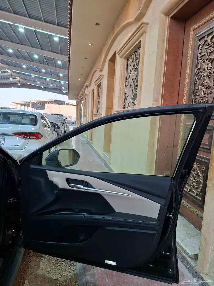 تويوتا كامري 2025 LE اصفار. 19