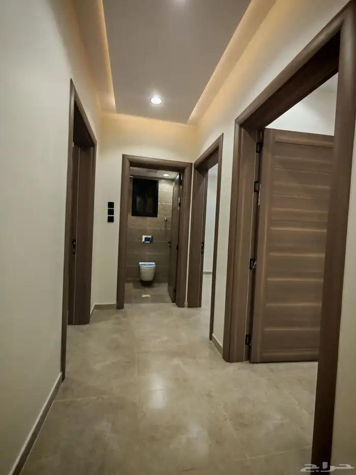 للبيع بحي الاسكان شقق تمليك علوي من550 الف سطح خاص ومصعد vip 16