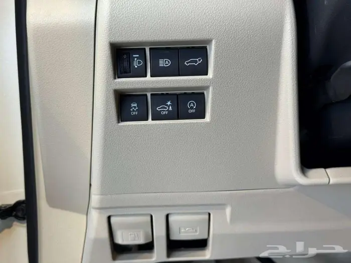 تويوتا لاندكروزر L4 بنزين موديل 2025 افضل العروض والاسعار 6