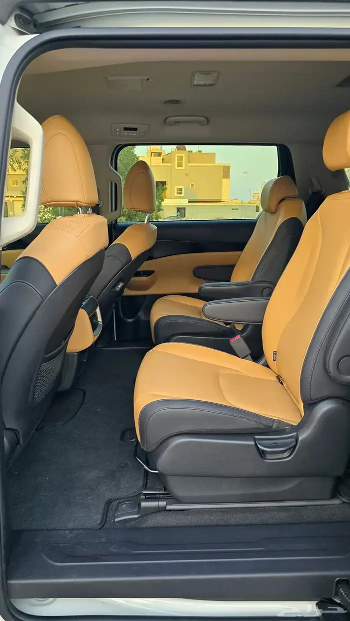 كيا كرنفال 2022 ديزل 9 راكب 11