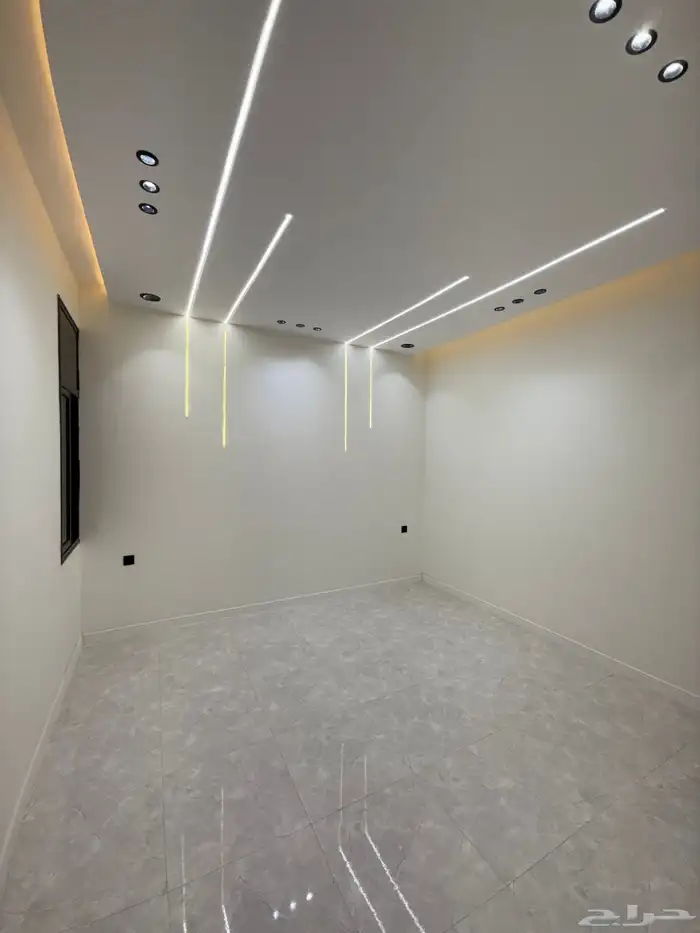 للبيع شقق أرضيه مع حوش ومدخل سياره ع برحه ومزدوج وخدمات 37