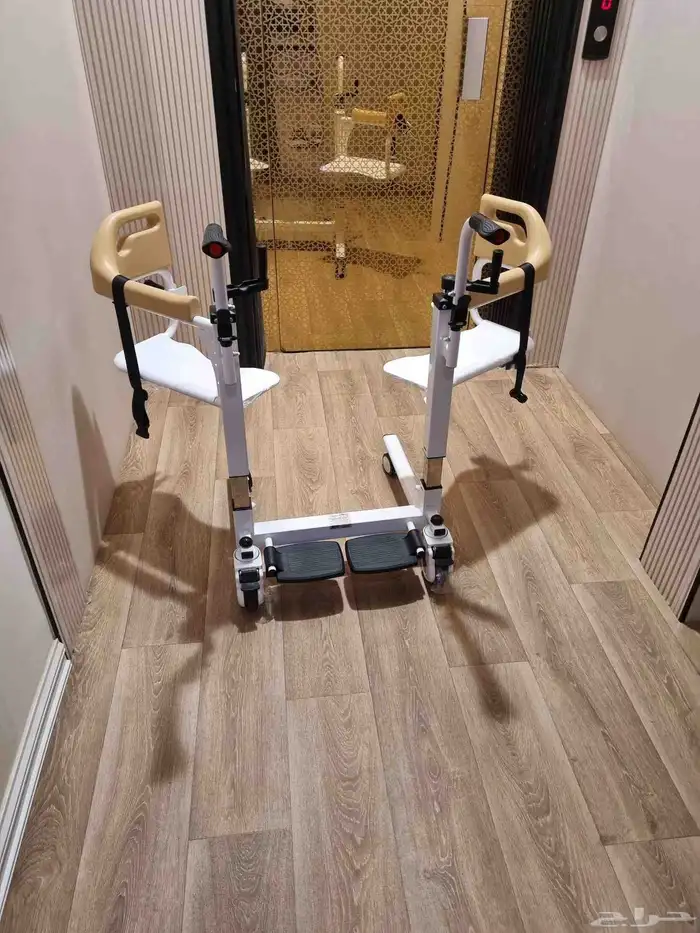 كرسي لتحريك المريص لدورة المياة سعرة 1000 ريال 2