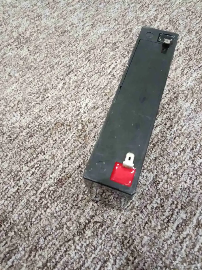 بطاريه سياره كهربائيه للبيع الحاله مستعمل شهر 1