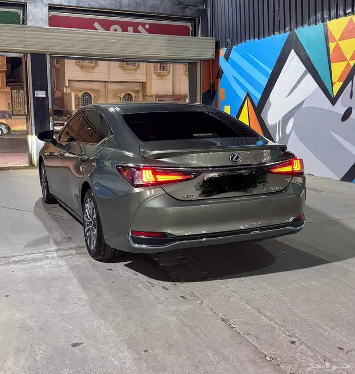 لكزس 2022ES300H هايبرد 10