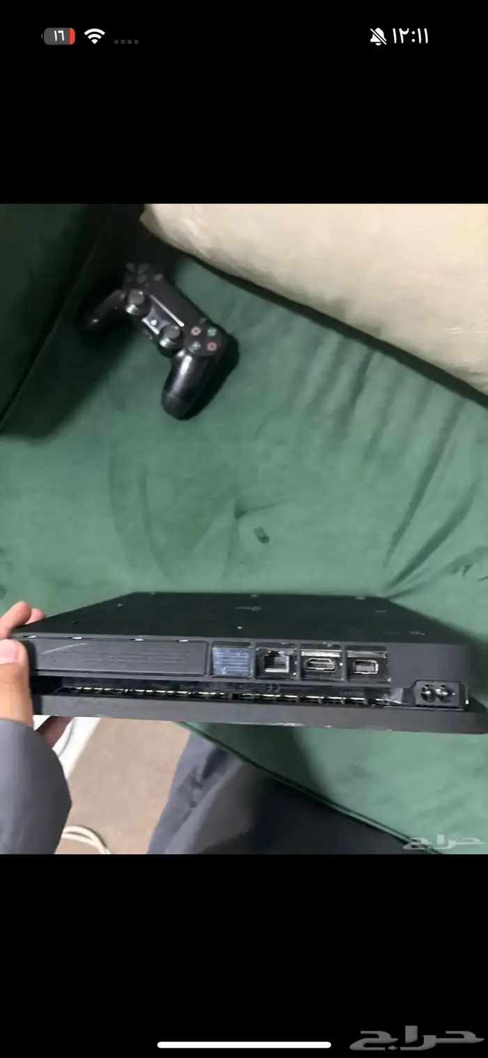 سوني4ماقد دخل الصيانه ومعه يده وسلك وشريط فيفا25وفورت 2