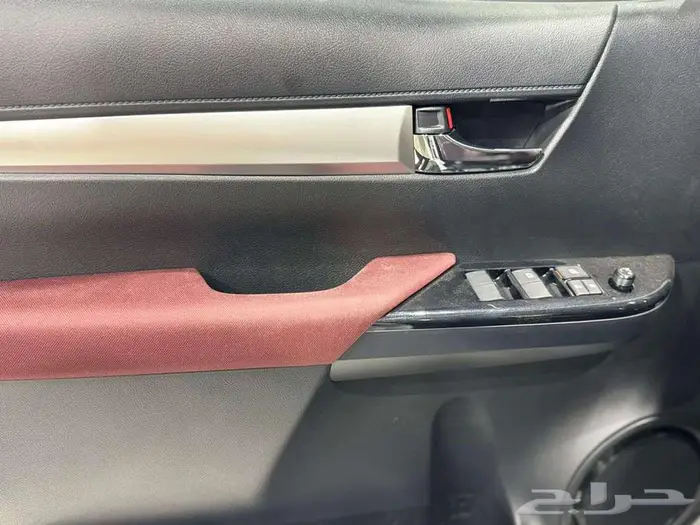 تويوتا هايلوكس SGLX بريمي بنزين 2.7 فل كامل مفتاح دبل 2025 13