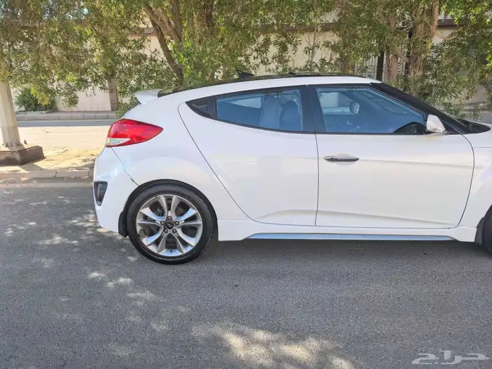 للبيع سيارة هيونداي فيلوستر 2016 فل كامل 4