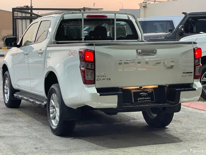 ايسوزو ديماكس 2023 ممشى 9 الف فقط نص فل 6