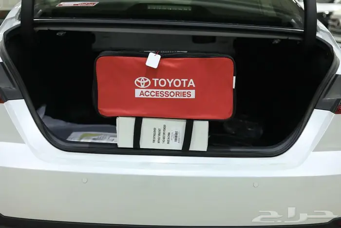 تويوتا كامري LE نص فل ابيض بنزين 2025 عروض نهاية السنة 17