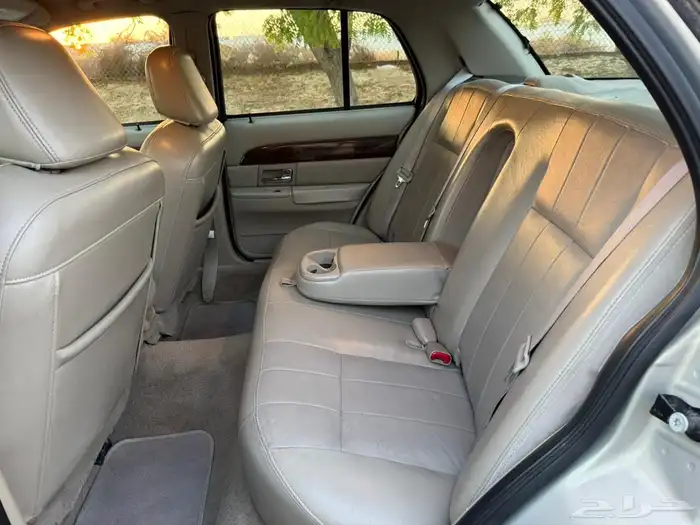 ميركوري جراند ماركيز 2010 نظيف جدا 16