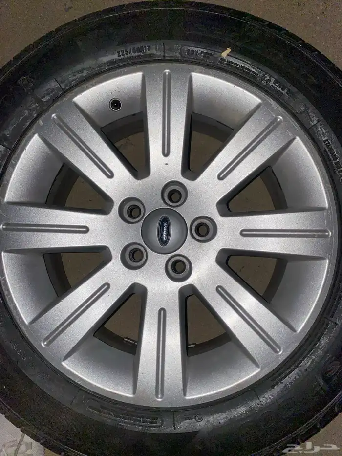 جنوط تورس من 2010 ونت طالع والكفرات سليمه وبحاله ممتازه 1