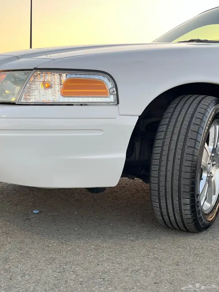 فورد كراون فكتوريا نظيف 2011 ممشى قليل 13