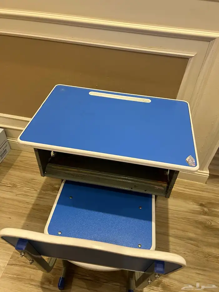 طاولة وكرسي أطفال مستخدم للبيع 1