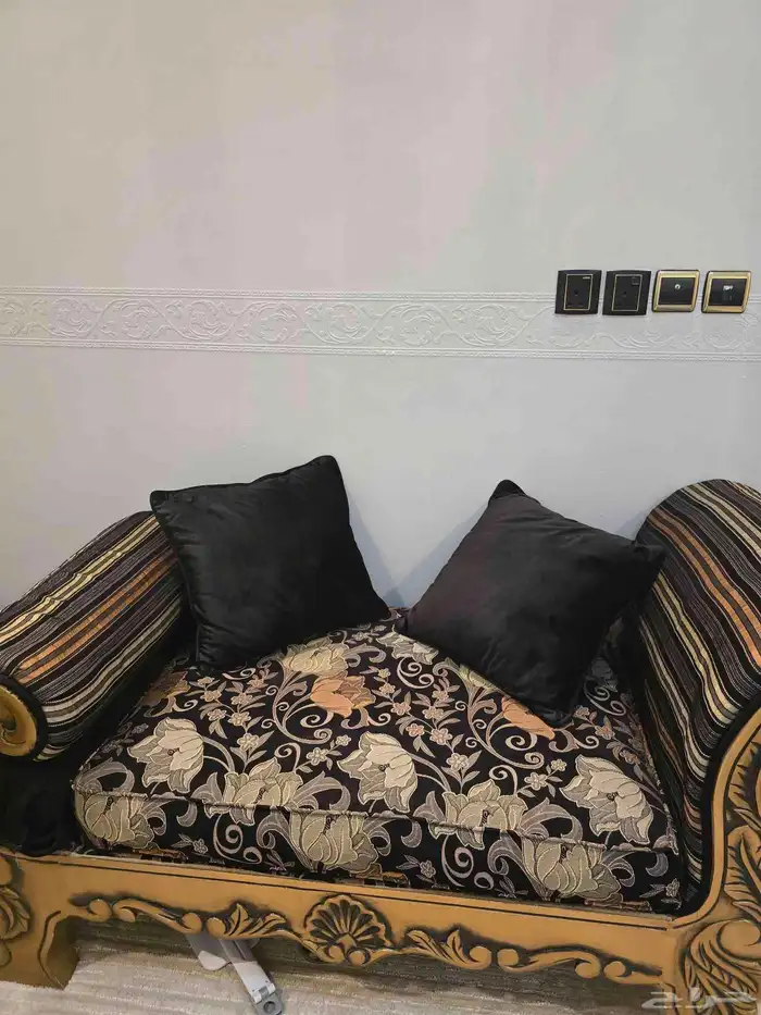 Clean sofa for sale 3