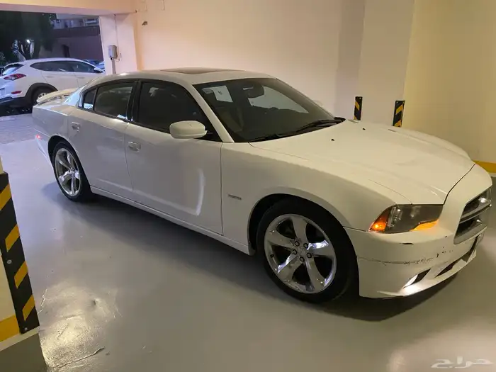 دودج تشارجر 2012 RT نظيفة وبحالة جيدة جدا على الشرط 2