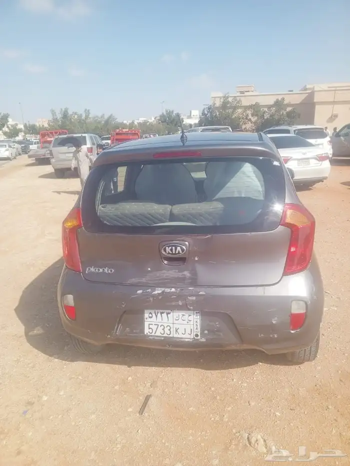 كيا بيكانتو قير عادي 2014 السياره نضيفه 3