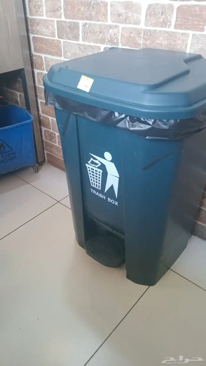 اغراض محل خضار و بقاله للبيع 16