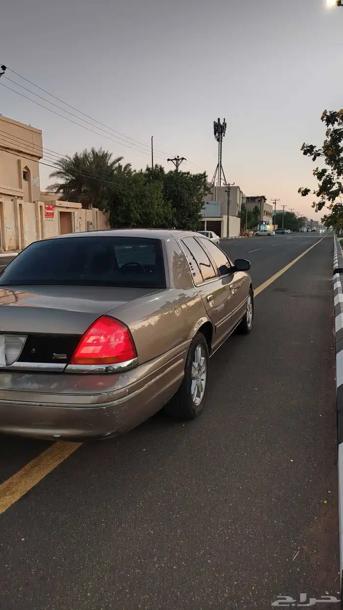 فورد فكتوريا 2003 4