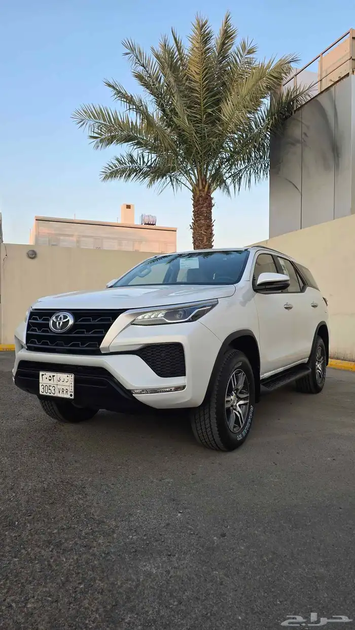 تويوتا فورتشنر اربع اسرندل دبل موديل 2023 ممشى 3000فقط 0
