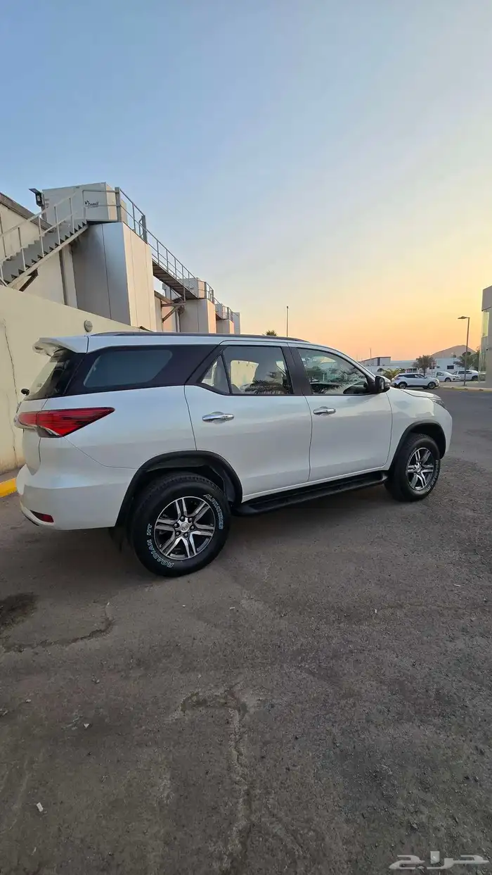 تويوتا فورتشنر اربع اسرندل دبل موديل 2023 ممشى 3000فقط 5