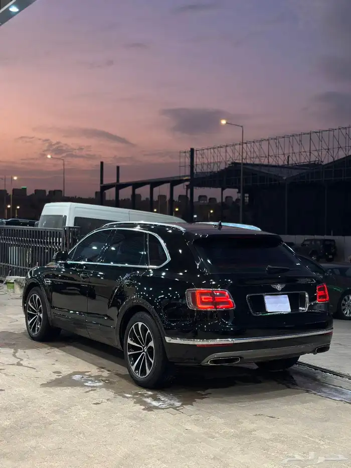 بنتلي بنتياقا موديل 2017 3