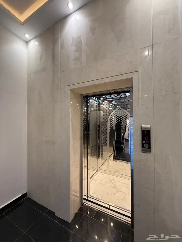 للبيع شقق ارضية وعلويه موقع مميز قريب من جميع الخدمات 21