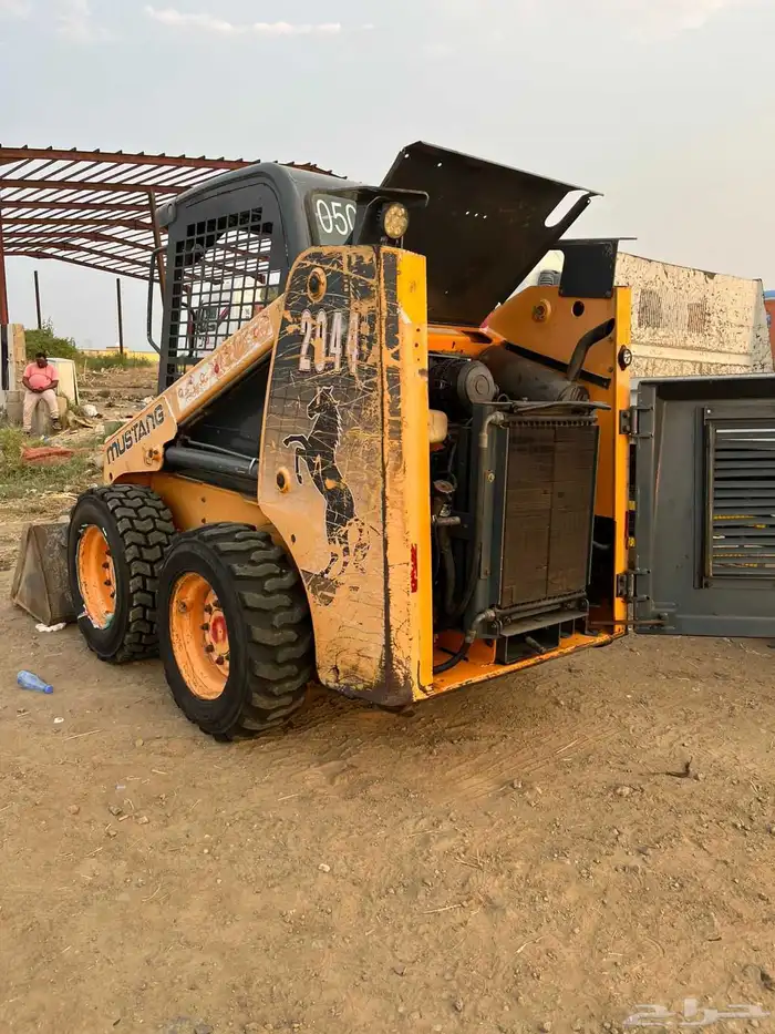 للبيع قلاب مستبيشي 2012 مع بوبكات 2013 6