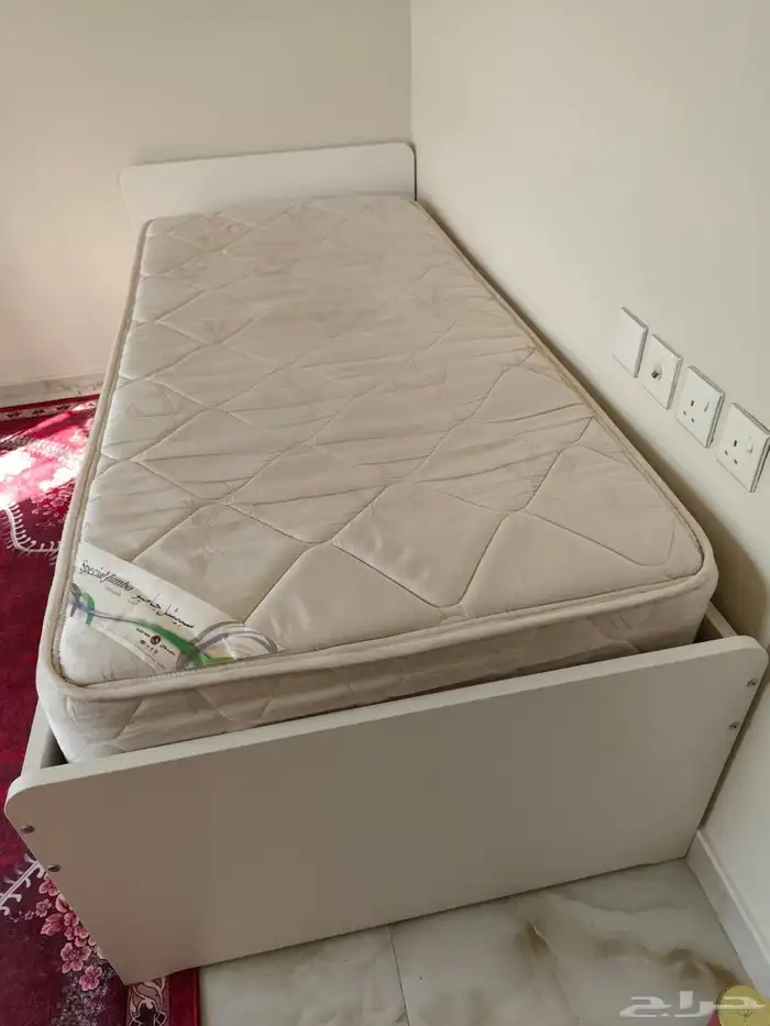 سرير ايكيا ابيض مع مرتبة 1