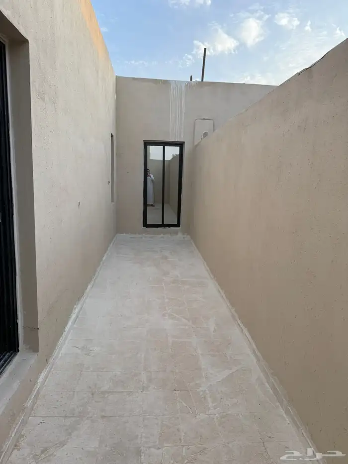 شقة فاخرة 375 متر بها اربع غرف نوم بحي طويق 15