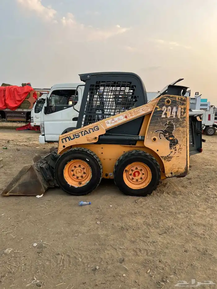 للبيع قلاب مستبيشي 2012 مع بوبكات 2013 4