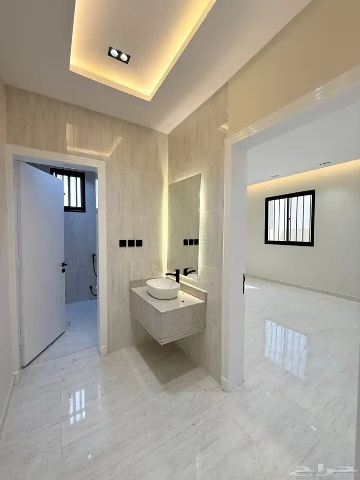 للبيع روف علوي مع ملحق مقابل نادي ضمك تشطيب vip 19