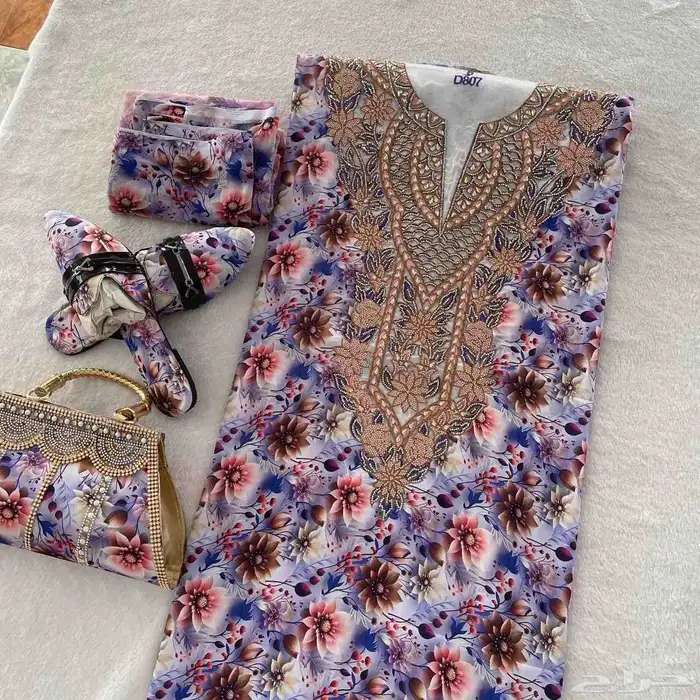 طقم مكون من 4 قطع مخور وطرحة وشنطة وصندل وانتم بكرامة 1