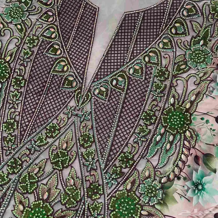 طقم مكون من 4 قطع مخور وطرحة وشنطة وصندل وانتم بكرامة 8