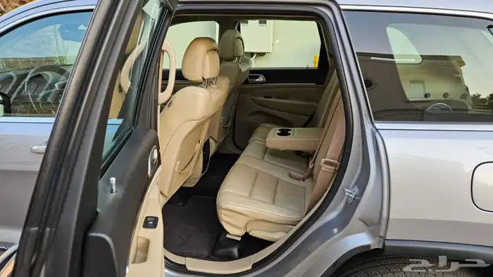 جيب جراند شروكي 2017 لمتيد 6سلند بودي بلد 18