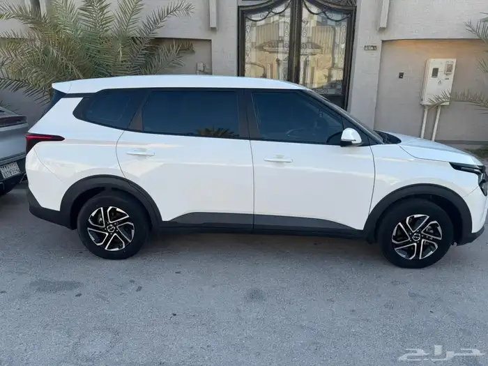 للبيع كيا كارينز موديل 2023 2