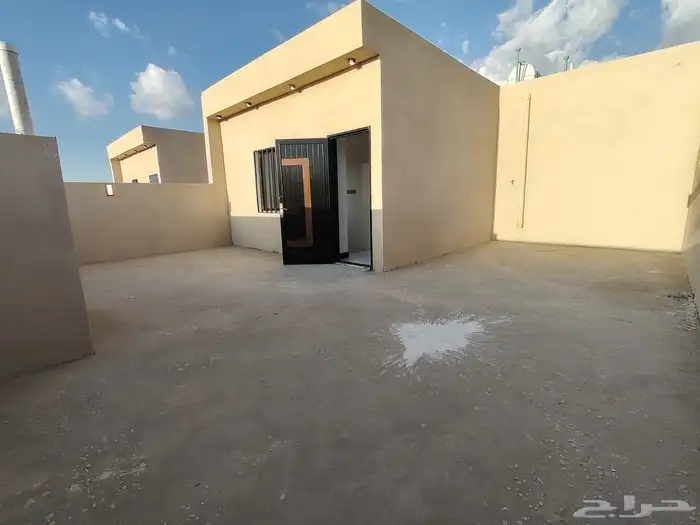 للبيع روف دور تاني مع ملحق شرق خميس مشيط تشطيب مودرنقريبة 28