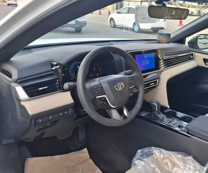 تويوتا كامري LE هايبرد 2025 4