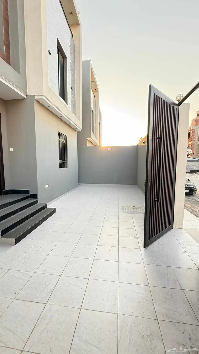 فيلا للايجار دور ارضي مستقل مع الحوش 5 غرف _حي الرحمانية 2