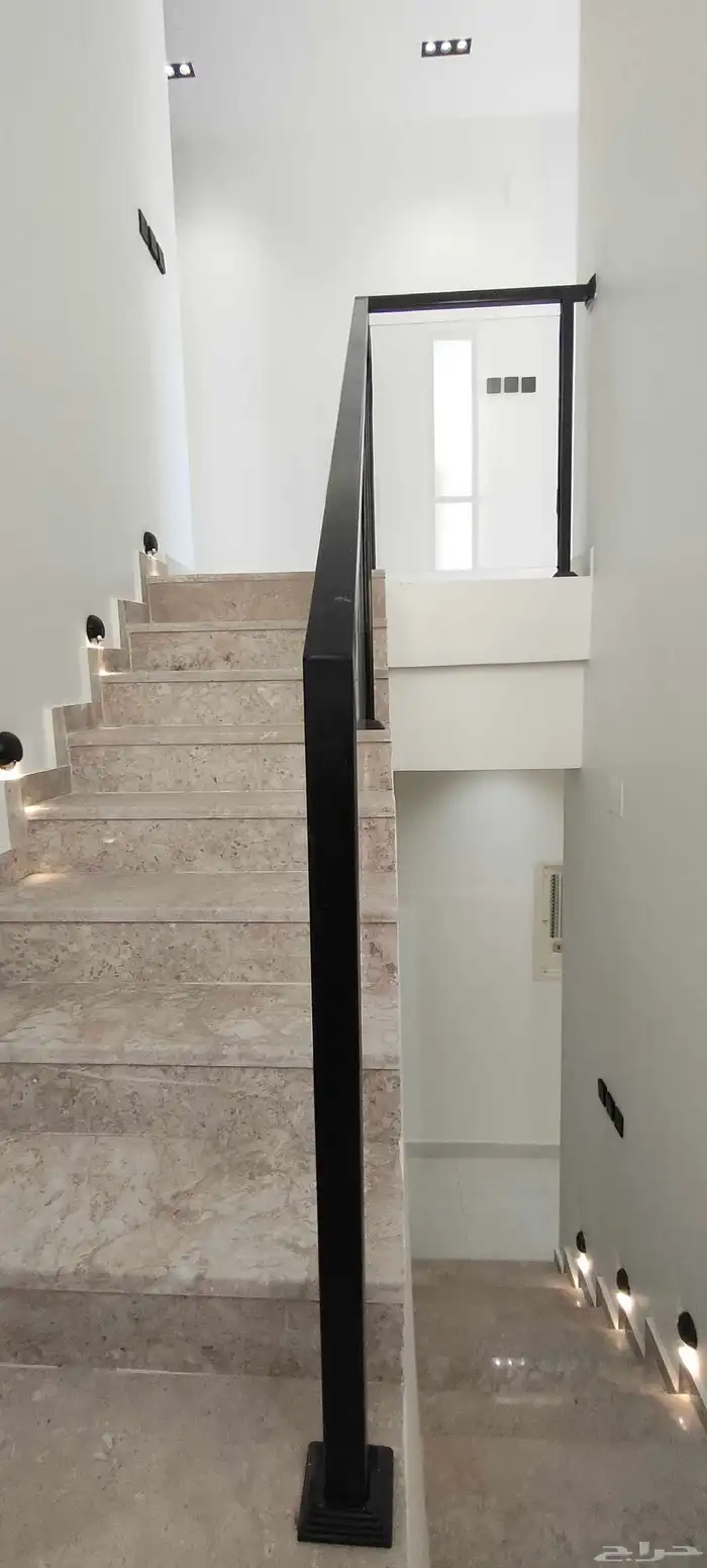 للبيع شقق ارضية وعلويه موقع مميز بحي الموظفين 13