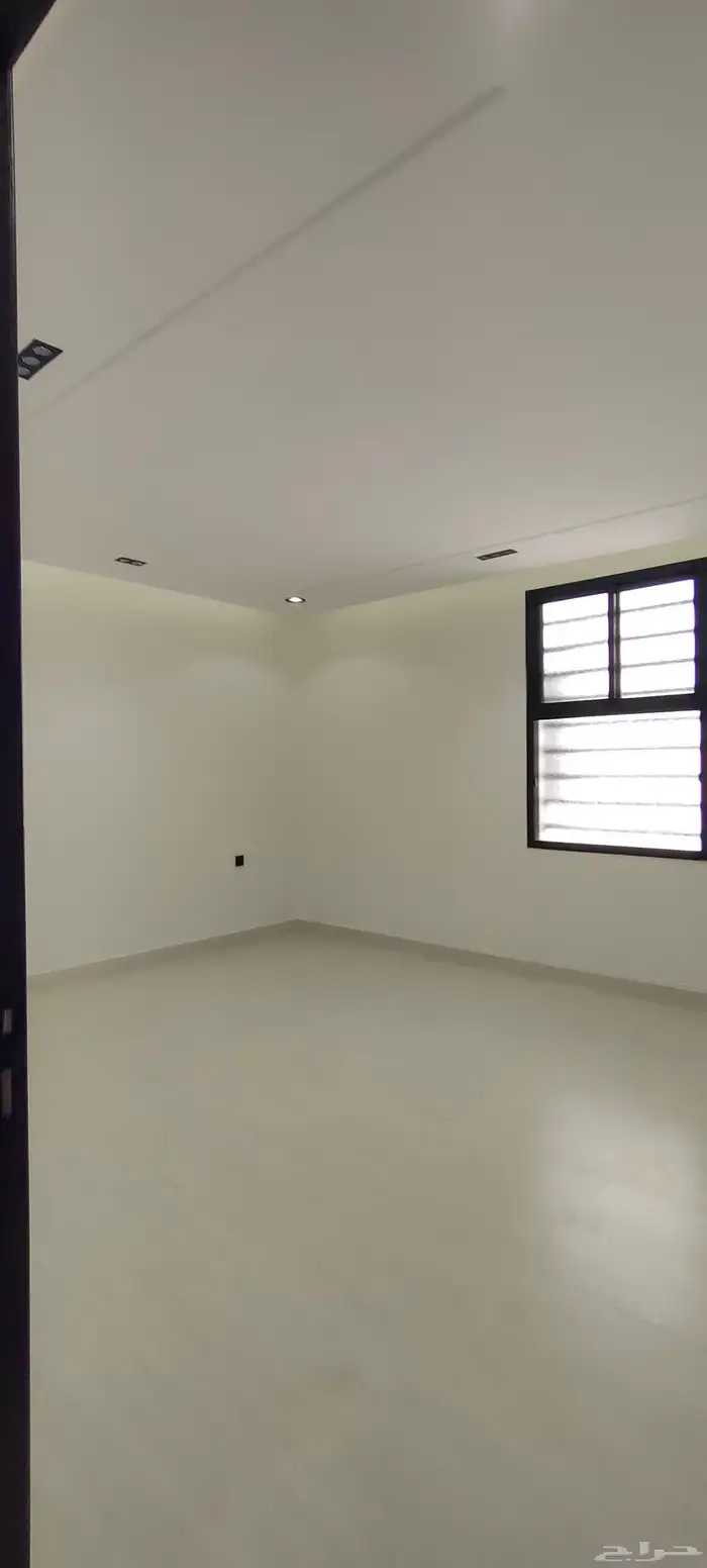 للبيع شقق ارضية وعلويه موقع مميز بحي الموظفين 14