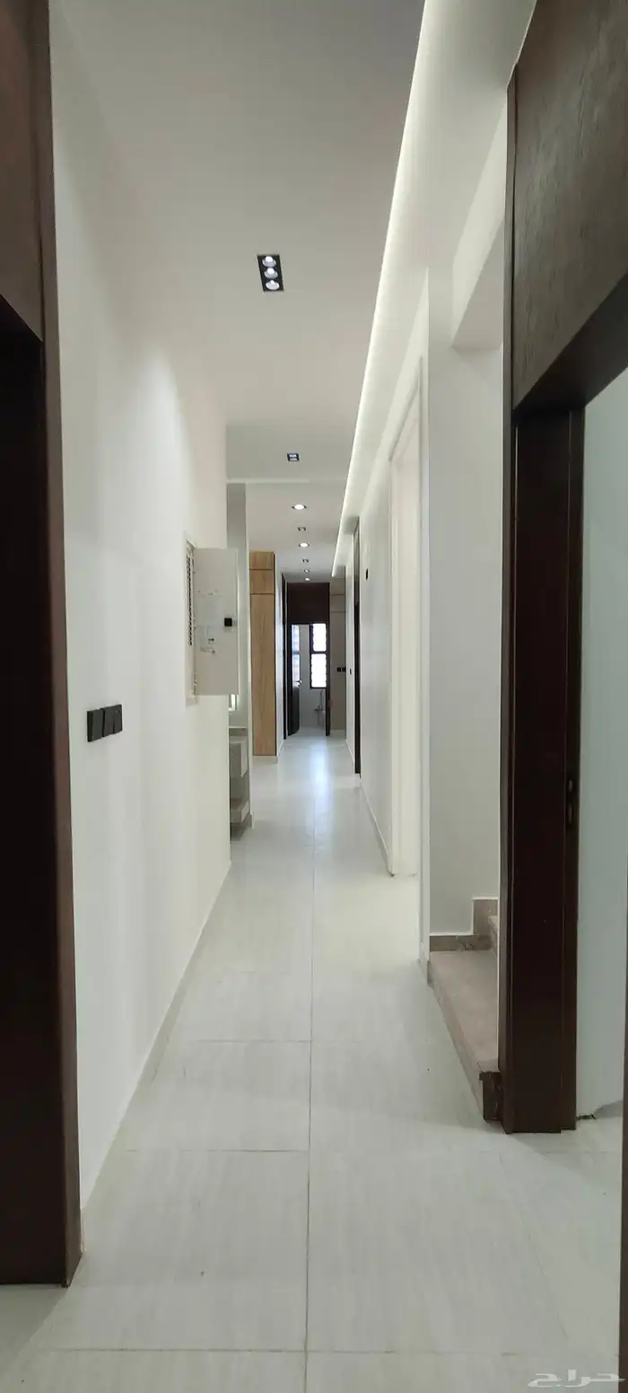 للبيع شقق ارضية وعلويه موقع مميز بحي الموظفين 11