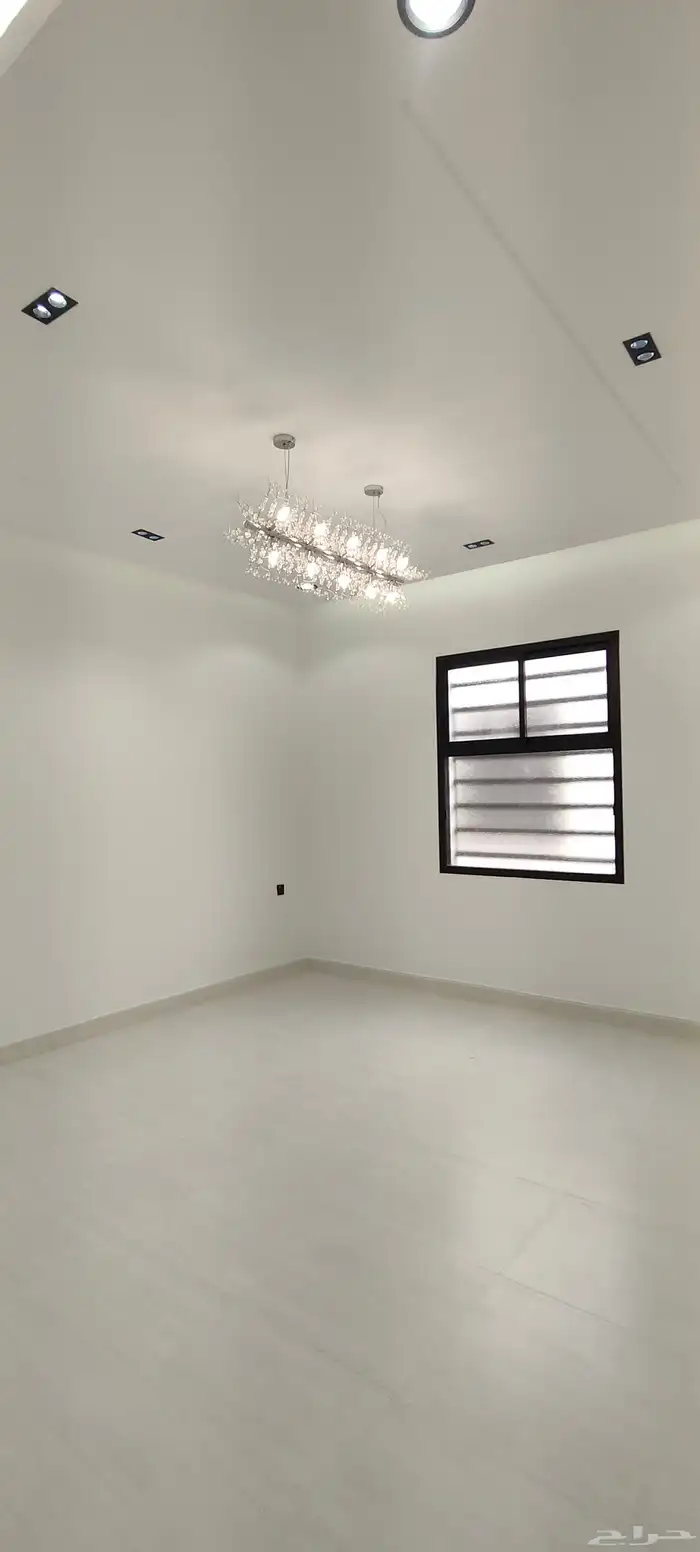 للبيع شقق ارضية وعلويه موقع مميز بحي الموظفين 9