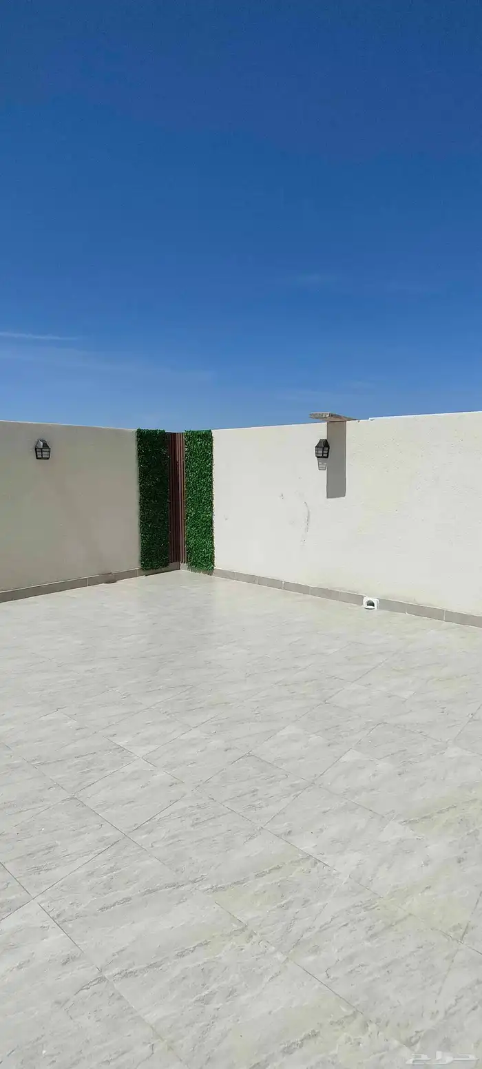 للبيع شقق ارضية وعلويه موقع مميز بحي الموظفين 16