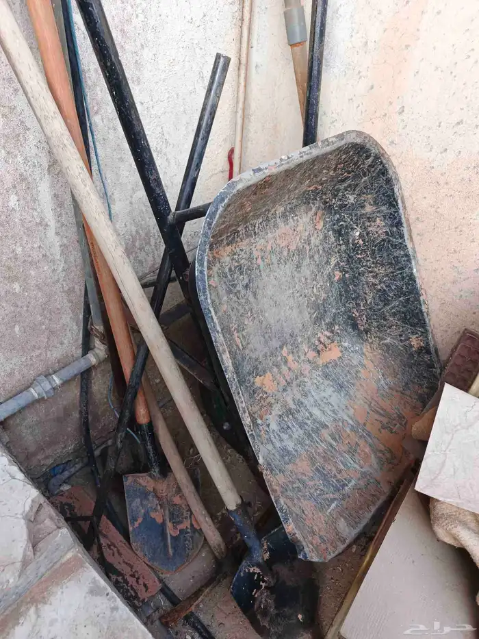 برويطه اتنين كوريك ومسحه وجاروف وحجاري وثلاث ابواب 0