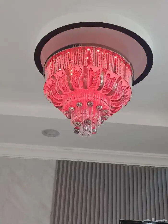 للبيع مكيف مركزي  سرير مع كمدينه  نجفه   فرشه ارضيه 5في5. 3