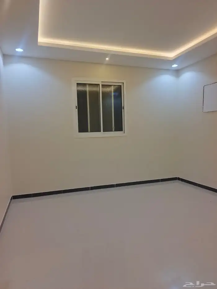 شقه دور ثاني سطح حي الرمال الواحه ثلاث وصاله شهري 8