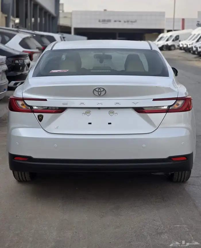 تويوتا كامرى E 2025 8