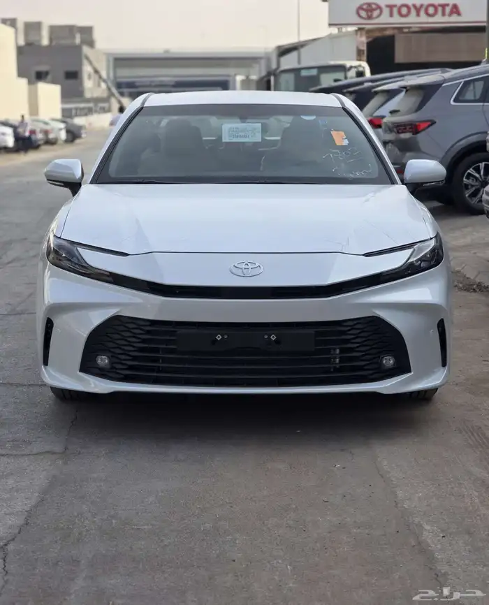 تويوتا كامرى E 2025 0