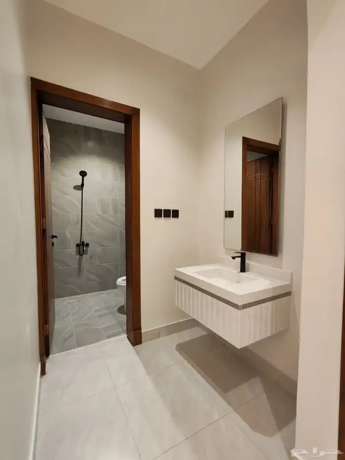 للبيع بأحد رفيده شقه دور ارضي مع حوش واسع من 550 الف 17