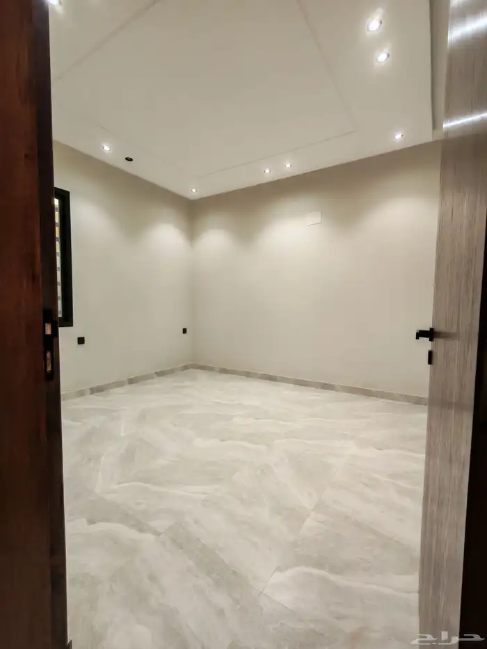 للبيع بحي البديع شقه دور ارضي6 غرف مدخل مستقل من 500 الف vip 14